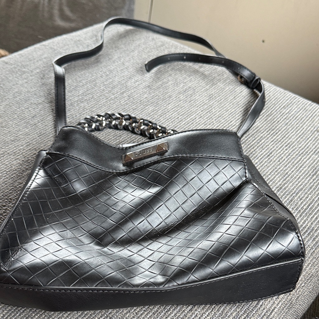 Guess Black Quilted Shoulder Bag With Chain Accent 3:8